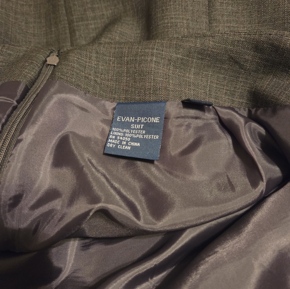 Evan-Picone Ladies Suit - Picture 7 of 7